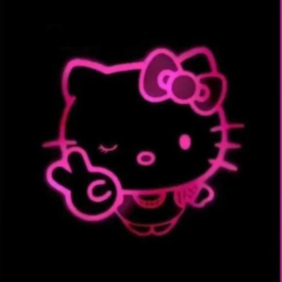 Meet your Posher, Momoisoffline - Picture 1 of 1